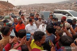 Wamen LH targetkan pemadaman TPA Galuga Bogor tuntas paling lama 2 hari