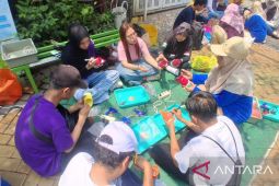 Puluhan anak berkebutuhan khusus belajar kelola sampah