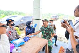 Brimob Jambi cek kesehatan petugas Satgas karhutla di Batang Hari