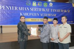 20 nazir di Aceh Besar terima sertifikat tanah wakaf, Kankemenag tekankan wajib produktif