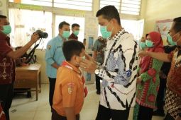 Pemkot Pariaman bagikan masker ke siswa antisipasi dampak kabut asap