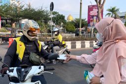 PLN Banjarmasin bagikan 300 kotak masker untuk warga terdampak kabut asap