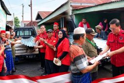 PDI Perjuangan salurkan bantuan untuk korban kebakaran di Medan Tembung