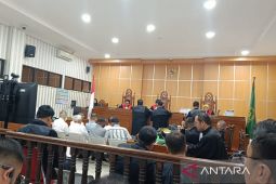 Pihak terdakwa korupsi lahan transmigrasi urai status lahan IUP