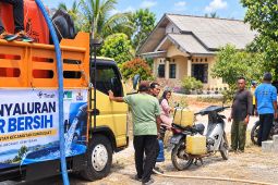 PT Timah bantu air bersih warga Sungailiat terdampak kekeringan