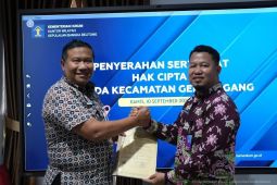 Kemenkum Babel serahkan dua Sertifikat Hak Cipta di Gerunggang