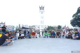 Lima jurnalis hilang saat peliputan bencana Krakatau, wartawan Bukittinggi gelar aksi solidaritas di Jam Gadang