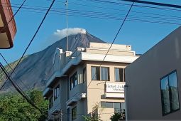 Jarak luncur guguran lava Karangetang di Sitaro 1.000 meter