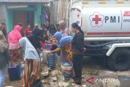 PMI Cianjur memastikan pendistribusian air bersih masih berjalan
