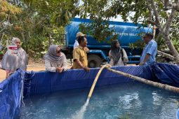 Anggota DPRD Babel Syarifah Amelia gandeng Perumdam Belitung distribusikan air bersih