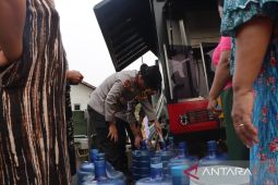 Polres-Ketapang olah air parit jadi layak minum