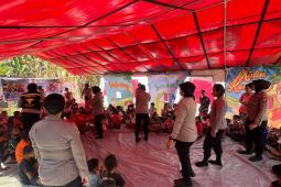 Polwan Polres SBB beri trauma healing kepada 120 anak Patahuwe