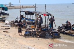 Satpolairud Bangka Barat bongkar ponton tambang ilegal bijih timah