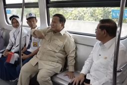 Presiden Prabowo tiba di Stasiun Kelapa Gading untuk resmikan pengoperasian rute LRT baru