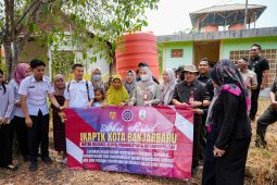 Wali Kota Lisa Halaby pastikan warga terdampak kemarau dapat air bersih