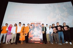 Trailer dan poster Bapak Paling Jujur resmi dirilis, tayang 15 Oktober 2026