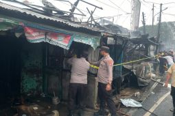 Polsek Banjarmasin Tengah selidiki kebakaran 14 toko di Pasar Lama