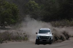Uji ketangguhan Land Cruiser 300 Hybrid EV di Gumuk Pasir Yogyakarta