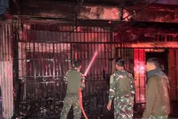 Kodim 1702 kerahkan truk damkar padamkan kebakaran ruko di Wamena