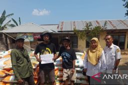 DKPP Belitung menyalurkan bantuan 36,8 ton pupuk organik petani lada