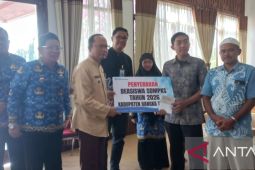 Pemkab Bangka Tengah tingkatkan IPM melalui program beasiswa SDMPKS
