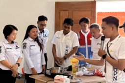 PLN UP3 Tobelo edukasi PLN Mobile dan keselamatan ketenagalistrikan di Kelurahan Darame