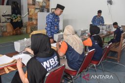 Warga binaan di Lapas Ciamis diberikan pelatihan menjahit agar miliki keahlian
