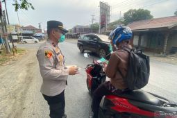 Dinkes Tapin dan Polisi bagikan ribuan masker cegah ISPA