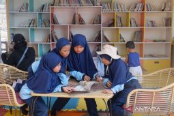 Siswa di Denpasar diberi pengenalan aplikasi media elektronik terpadu untuk transformasi akses