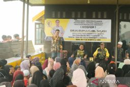 Ketua DPRD Kalsel sambil sosper ingatkan bahaya karhutla