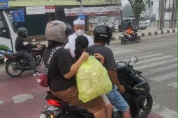 Paguyuban Lembur Kuring Tabalong bagikan masker gratis
