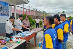 Puluhan petugas dan warga binaan Lapas Simeulue jalani tes narkoba