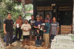 Anggota DPRD Murung Raya serahkan pupuk dan alsintan ke Desa Panuut