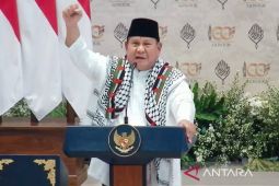 Presiden Prabowo teriakkan "Free Palestine" dan kenakan keffiyeh di Gontor