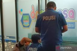 Polisi olah TKP aksi gembok ruang Bupati Bekasi hingga DPMD