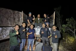 Ditpolairud Polda Babel buru korlap kasus penyelundupan ratusan kampil pasir timah ilegal di Beltim
