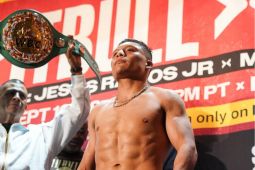 Isaac Cruz menang KO atas Bravo, pertahankan sabuk juara super ringan WBC
