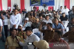 KSP Dudung serap aspirasi  petani saat meninjau proyek irigasi di Sumut