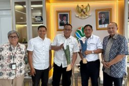 Jumhur Hidayat apresiasi pemanfaatan sampah plastik bahan baku kaki palsu