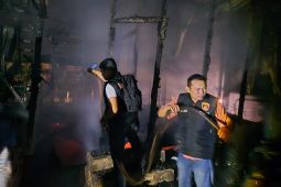 Rumah Panggung di Batang Toru ludes terbakar