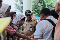 Operasi pasar Diskoumperindag Kabupaten Serang diserbu emak-emak Gunungsari