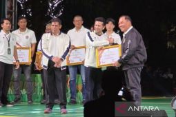 BHS terima penghargaan pembina olahraga perorangan berprestasi Jatim