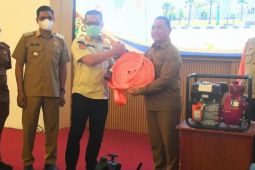 Kalbar salurkan bantuan untuk relawan dan warga Kayong Utara