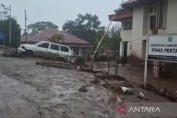 Banjir bandang rusak sejumlah perkantoran pemerintah dan rumah warga di Solok