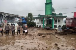 Banjir bandang akibatkan empat warga terluka di Kabupaten Solok