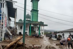 Empat warga terluka akibat banjir bandang di Kabupaten Solok