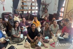 PNM Jambi salurkan masker dan sembako untuk nasabah terdampak asap karhutla