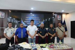Imigrasi serahkan WNA dan barang bukti kasus penyu ke Polda Papua Barat Daya
