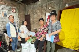 Bulog Sumut salurkan bantuan  pangan ke rumah warga disabilitas