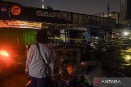 Kebakaran pasar mobil Kemayoran, 22 mobil Damkar dikerahkan padamkan api